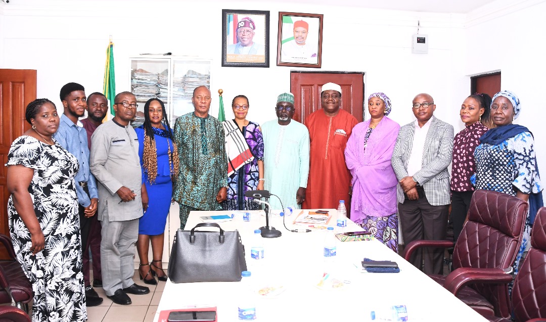 Rep. of the Permanent Secretary, FMIST, Mr. Hassan Baba Ibrahim (6th right) Managing Director, Zinox Technologies Limited, Kelechi – Okonta (7th left) Director, Planning Research and Policy Analysis FMIST, Mrs. Salamatu Mohammed (4th right) Director, Chemical Technology Department FMIST, Dr. MEJ BASSEY (5th right) Director, Science and Technology Promotion Depart. FMIST, Mr. Ronald Ukpong (3rd right) Head, Renewable Energy, Zinox Technologies Limited, Bimbo Arigbe (5th left) Head, Press and Public Relations FMIST, Mrs. Pauline Sule (right) and others in a group photograph during the courtesy visit by the Managing Director, Zinox Technologies Limited, to the Permanent Secretary’s office today, in Abuja.